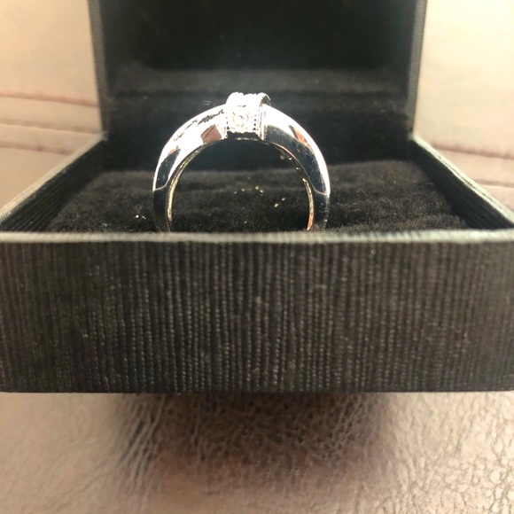 Silver ring with white and black stones - Picture 10 of 12